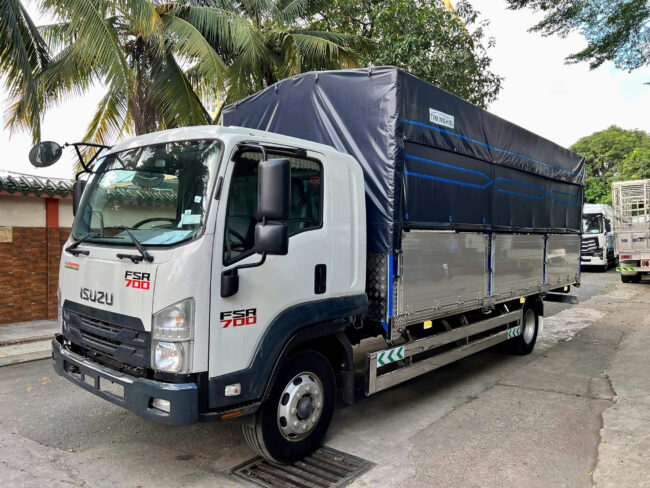 XE TẢI ISUZU FSR THÙNG MUI BẠT BỬNG NHÔM 7.850KG