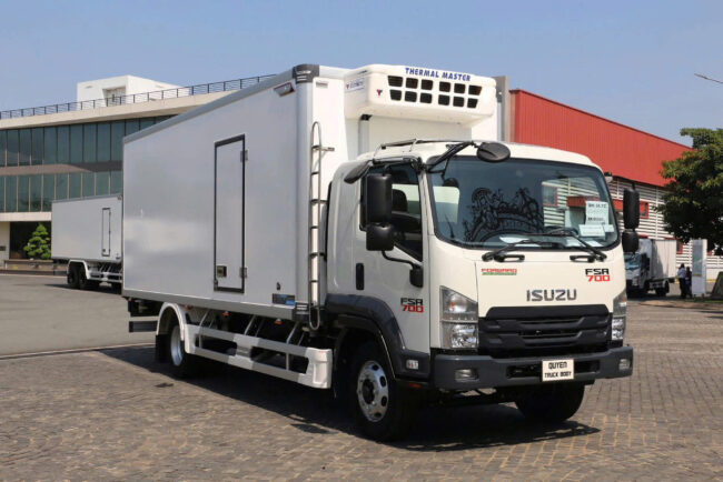 XE TẢI ISUZU FSR TỔNG TẢI 13.00KG MỚI NHẤT