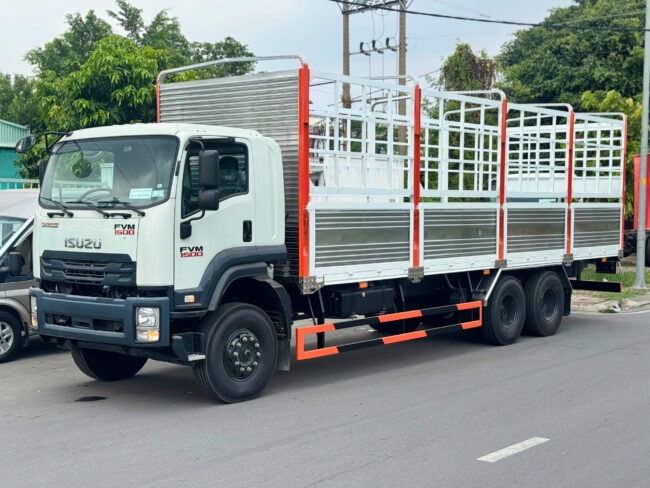 XE TẢI ISUZU FVMWE5A THÙNG MUI BẠT TẢI 14.400KG